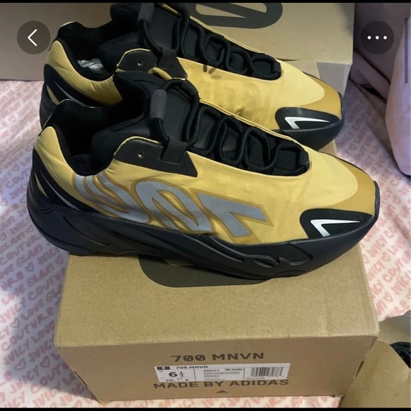 Yeezy - Picture 2 of 4